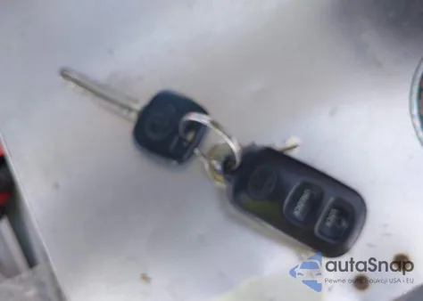 2005 Toyota Highlander z USA, uszkodzony, nr VIN JTEDD21A350113324